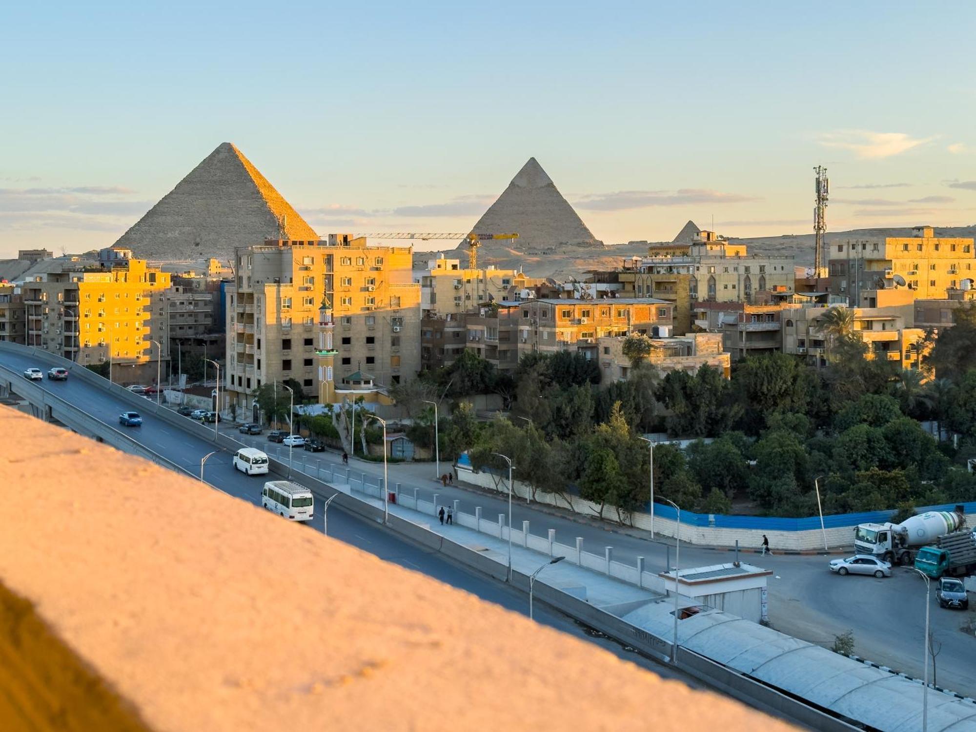 Royal Crown Hotel Giza Pyramids View Kafret el-Gabal Exterior photo