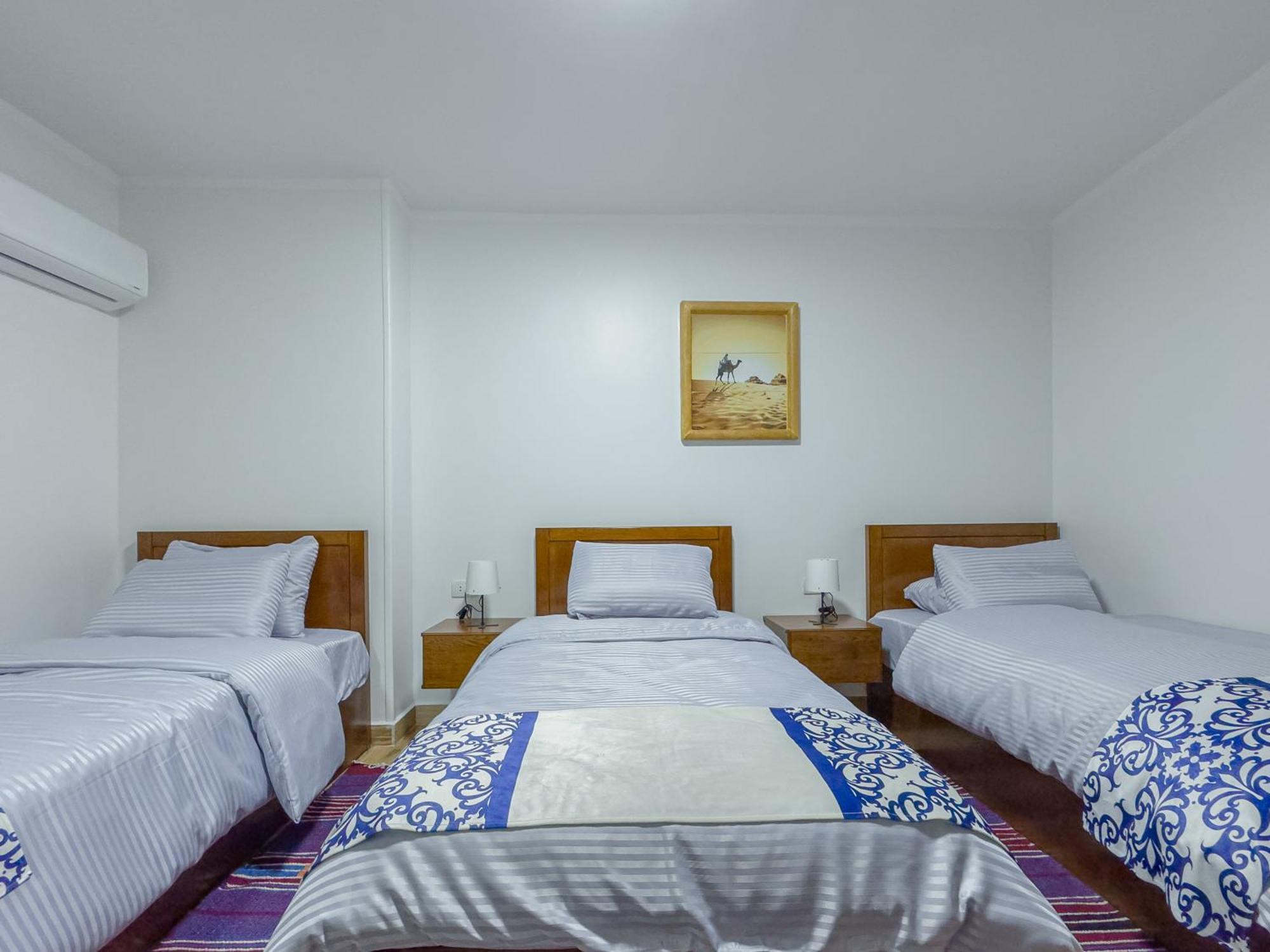 Royal Crown Hotel Giza Pyramids View Kafret el-Gabal Room photo