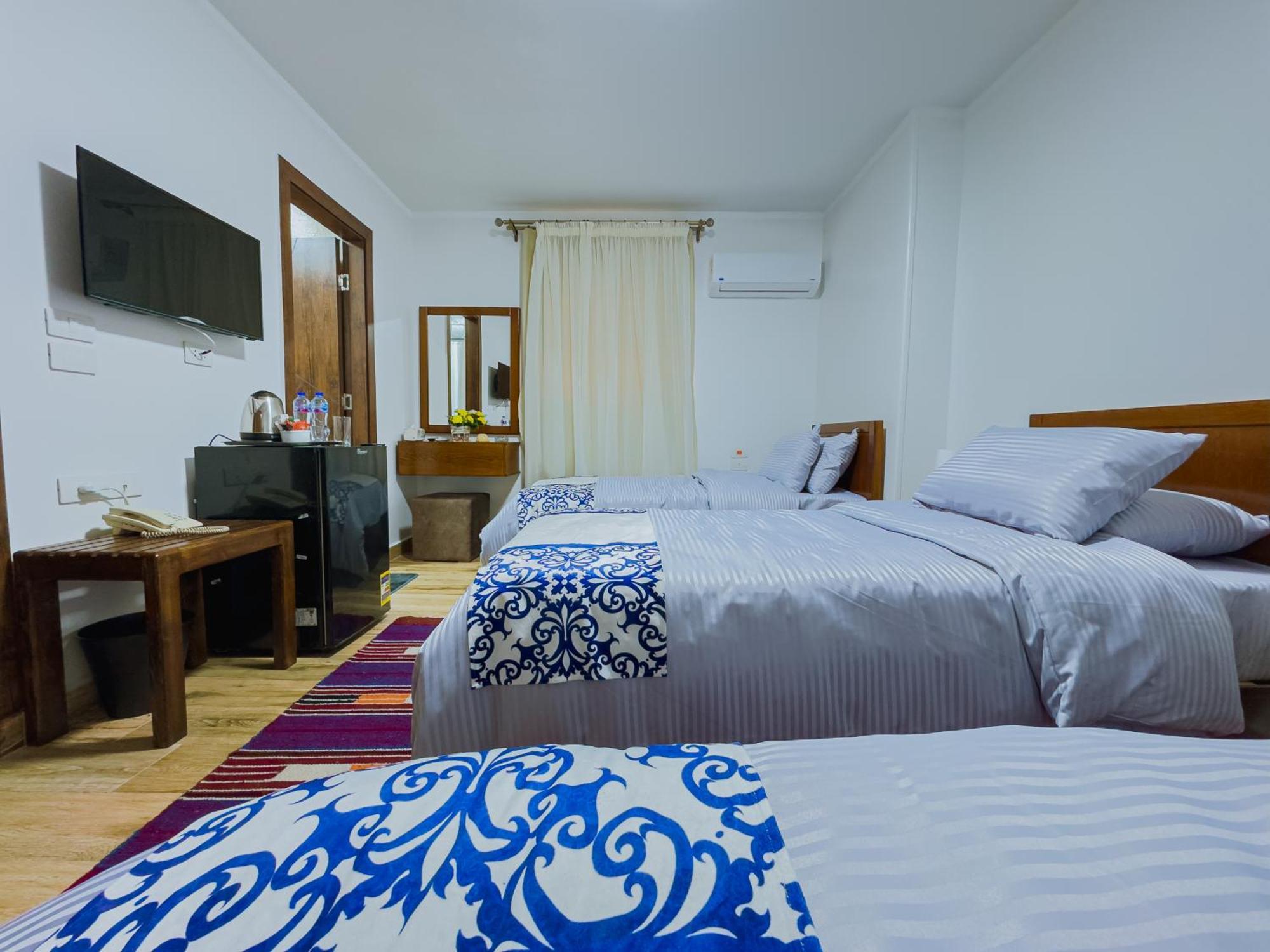 Royal Crown Hotel Giza Pyramids View Kafret el-Gabal Room photo
