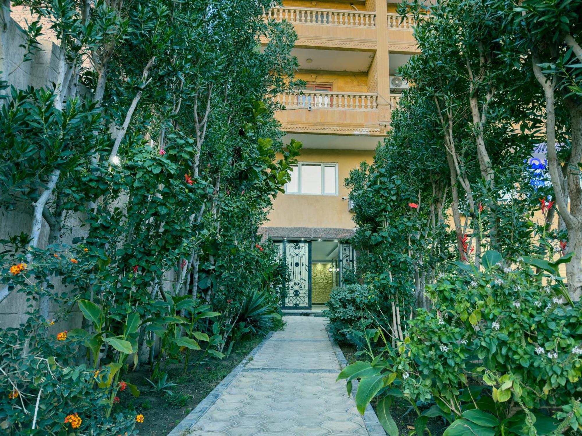 Royal Crown Hotel Giza Pyramids View Kafret el-Gabal Exterior photo