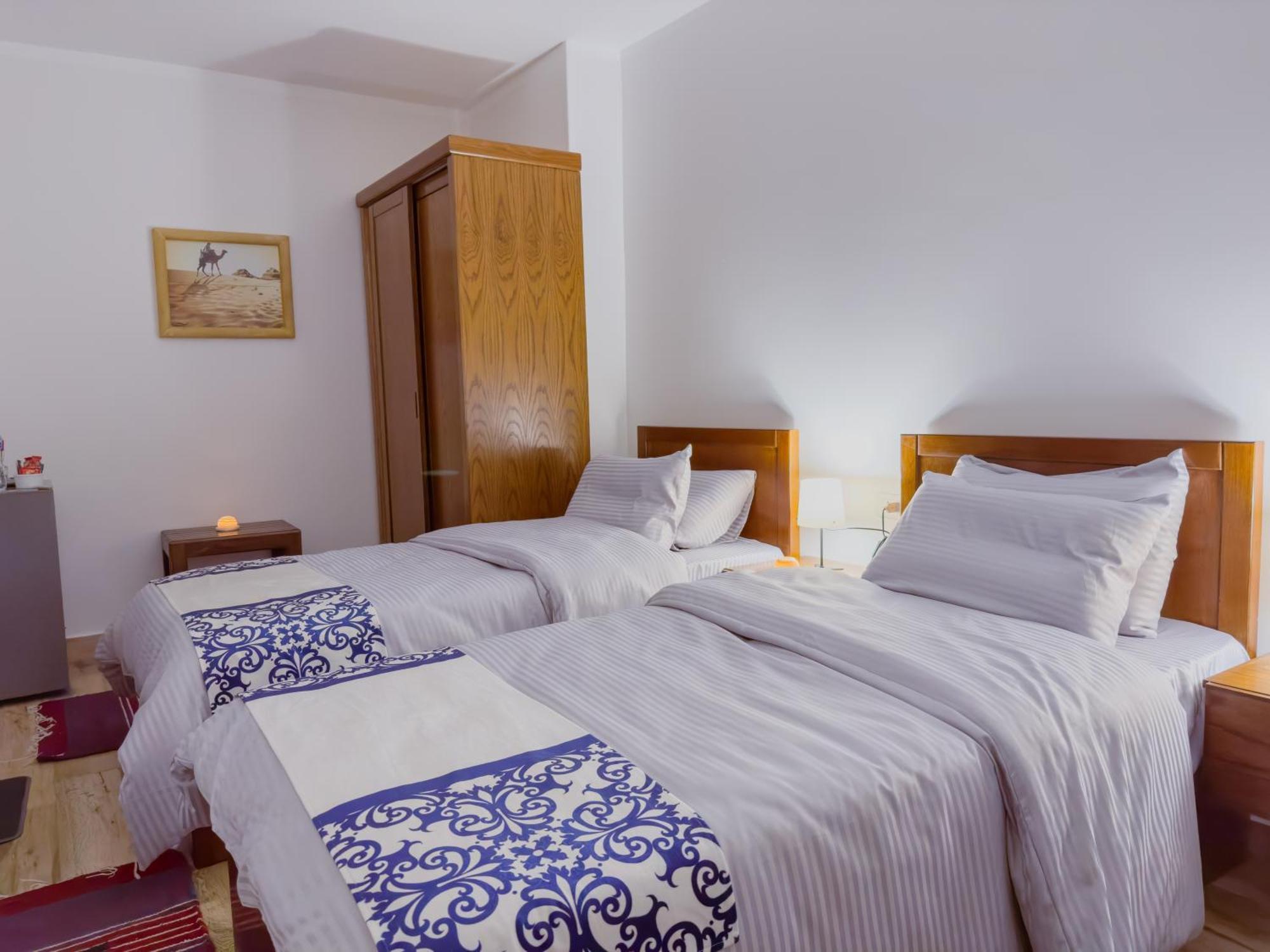 Royal Crown Hotel Giza Pyramids View Kafret el-Gabal Room photo