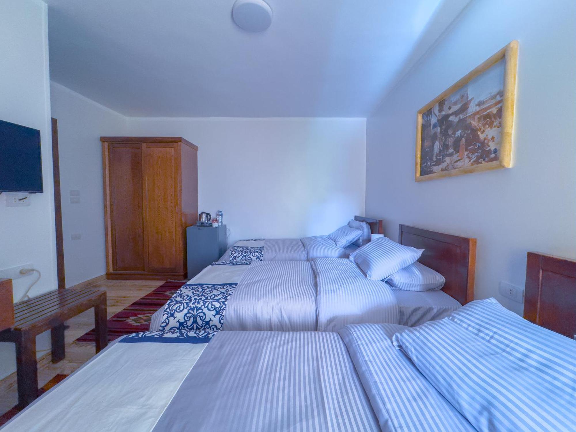 Royal Crown Hotel Giza Pyramids View Kafret el-Gabal Room photo
